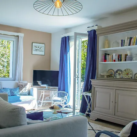 Holiday home Ar Mervent/plage A Pieds Crozon